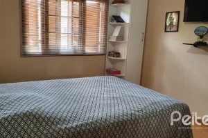 Casa à venda com 192m², 3 dormitórios, 1 suíte, 2 vagas, no bairro Cristal em Porto Alegre