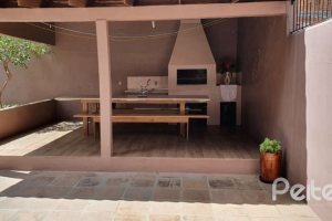 Casa à venda com 192m², 3 dormitórios, 1 suíte, 2 vagas, no bairro Cristal em Porto Alegre