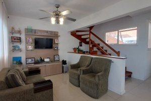 Casa em Condomínio à venda com 130m², 3 dormitórios, 1 suíte, 2 vagas, no bairro Ipanema em Porto Alegre