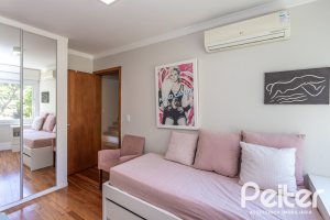 Casa à venda com 258m², 4 dormitórios, 2 suítes, 3 vagas, no bairro Vila Conceição em Porto Alegre
