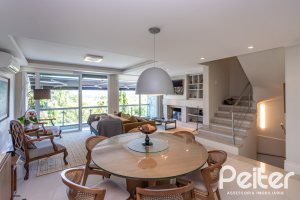 Casa à venda com 258m², 4 dormitórios, 2 suítes, 3 vagas, no bairro Vila Conceição em Porto Alegre