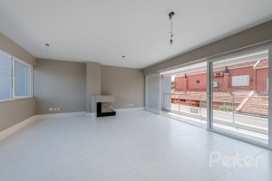 Casa em Condomínio à venda com 233m², 3 dormitórios, 1 suíte, 3 vagas, no bairro Vila Assunção em Porto Alegre