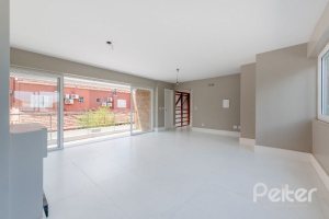 Casa em Condomínio à venda com 233m², 3 dormitórios, 1 suíte, 3 vagas, no bairro Vila Assunção em Porto Alegre