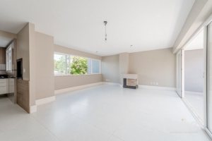 Casa em Condomínio à venda com 233m², 3 dormitórios, 1 suíte, 3 vagas, no bairro Vila Assunção em Porto Alegre