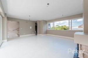 Casa em Condomínio à venda com 233m², 3 dormitórios, 1 suíte, 3 vagas, no bairro Vila Assunção em Porto Alegre