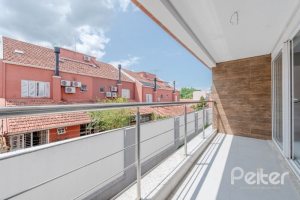 Casa em Condomínio à venda com 233m², 3 dormitórios, 1 suíte, 3 vagas, no bairro Vila Assunção em Porto Alegre