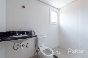 Casa em Condomínio à venda com 233m², 3 dormitórios, 1 suíte, 3 vagas, no bairro Vila Assunção em Porto Alegre