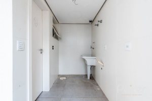 Casa em Condomínio à venda com 233m², 3 dormitórios, 1 suíte, 3 vagas, no bairro Vila Assunção em Porto Alegre