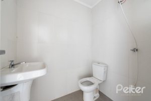 Casa em Condomínio à venda com 233m², 3 dormitórios, 1 suíte, 3 vagas, no bairro Vila Assunção em Porto Alegre