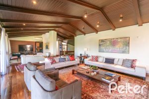 Casa à venda com 984m², 4 dormitórios, 4 suítes, 3 vagas, no bairro Vila Assunção em Porto Alegre