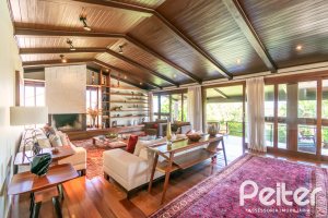 Casa à venda com 984m², 4 dormitórios, 4 suítes, 3 vagas, no bairro Vila Assunção em Porto Alegre