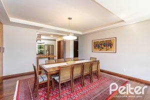 Casa à venda com 984m², 4 dormitórios, 4 suítes, 3 vagas, no bairro Vila Assunção em Porto Alegre