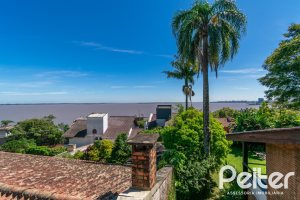 Casa à venda com 984m², 4 dormitórios, 4 suítes, 3 vagas, no bairro Vila Assunção em Porto Alegre