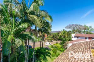 Casa à venda com 984m², 4 dormitórios, 4 suítes, 3 vagas, no bairro Vila Assunção em Porto Alegre