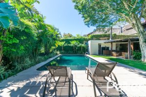 Casa à venda com 984m², 4 dormitórios, 4 suítes, 3 vagas, no bairro Vila Assunção em Porto Alegre