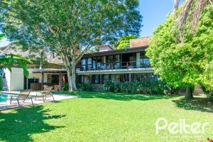 Casa à venda com 984m², 4 dormitórios, 4 suítes, 3 vagas, no bairro Vila Assunção em Porto Alegre