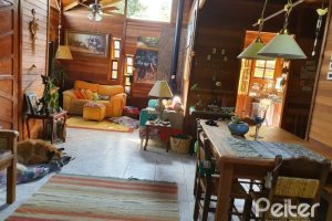 Casa à venda com 150m², 3 dormitórios, 1 suíte, 4 vagas, no bairro Guarujá em Porto Alegre