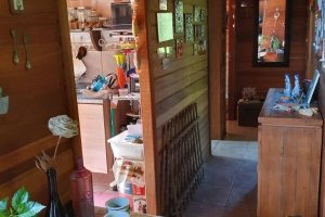 Casa à venda com 150m², 3 dormitórios, 1 suíte, 4 vagas, no bairro Guarujá em Porto Alegre