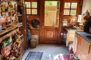 Casa à venda com 150m², 3 dormitórios, 1 suíte, 4 vagas, no bairro Guarujá em Porto Alegre