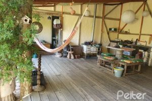 Casa à venda com 150m², 3 dormitórios, 1 suíte, 4 vagas, no bairro Guarujá em Porto Alegre