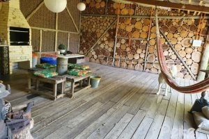 Casa à venda com 150m², 3 dormitórios, 1 suíte, 4 vagas, no bairro Guarujá em Porto Alegre