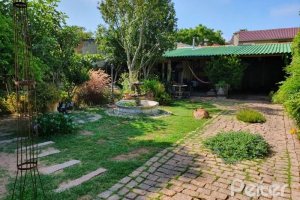 Casa à venda com 150m², 3 dormitórios, 1 suíte, 4 vagas, no bairro Guarujá em Porto Alegre