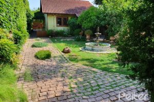 Casa à venda com 150m², 3 dormitórios, 1 suíte, 4 vagas, no bairro Guarujá em Porto Alegre