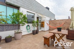 Cobertura à venda com 172m², 3 dormitórios, 1 suíte, 2 vagas, no bairro Tristeza em PORTO ALEGRE