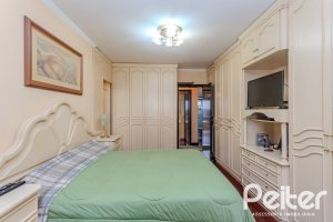 Casa em Condomínio à venda com 300m², 4 dormitórios, 1 suíte, 2 vagas, no bairro Nonoai em Porto Alegre