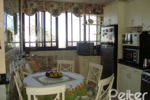 Casa em Condomínio à venda com 300m², 4 dormitórios, 1 suíte, 2 vagas, no bairro Nonoai em Porto Alegre