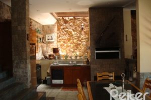 Casa em Condomínio à venda com 300m², 4 dormitórios, 1 suíte, 2 vagas, no bairro Nonoai em Porto Alegre