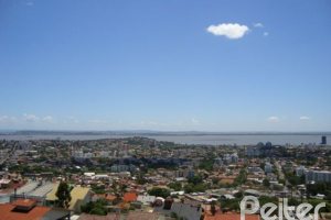 Casa em Condomínio à venda com 300m², 4 dormitórios, 1 suíte, 2 vagas, no bairro Nonoai em Porto Alegre