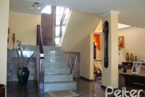 Casa em Condomínio à venda com 300m², 4 dormitórios, 1 suíte, 2 vagas, no bairro Nonoai em Porto Alegre