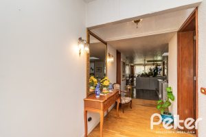 Casa à venda com 405m², 3 dormitórios, 3 suítes, 6 vagas, no bairro Vila Assunção em Porto Alegre