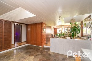 Casa à venda com 405m², 3 dormitórios, 3 suítes, 6 vagas, no bairro Vila Assunção em Porto Alegre