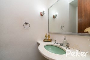 Casa à venda com 405m², 3 dormitórios, 3 suítes, 6 vagas, no bairro Vila Assunção em Porto Alegre