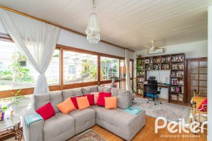 Casa à venda com 405m², 3 dormitórios, 3 suítes, 6 vagas, no bairro Vila Assunção em Porto Alegre