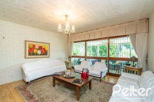 Casa à venda com 405m², 3 dormitórios, 3 suítes, 6 vagas, no bairro Vila Assunção em Porto Alegre