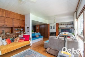 Casa à venda com 405m², 3 dormitórios, 3 suítes, 6 vagas, no bairro Vila Assunção em Porto Alegre