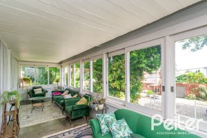 Casa à venda com 405m², 3 dormitórios, 3 suítes, 6 vagas, no bairro Vila Assunção em Porto Alegre