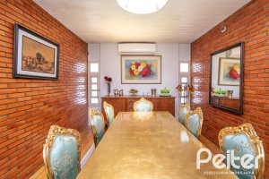 Casa à venda com 405m², 3 dormitórios, 3 suítes, 6 vagas, no bairro Vila Assunção em Porto Alegre