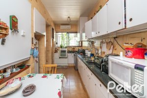 Casa à venda com 405m², 3 dormitórios, 3 suítes, 6 vagas, no bairro Vila Assunção em Porto Alegre