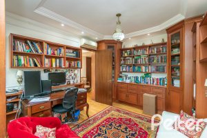 Casa à venda com 405m², 3 dormitórios, 3 suítes, 6 vagas, no bairro Vila Assunção em Porto Alegre