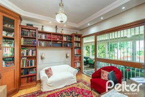 Casa à venda com 405m², 3 dormitórios, 3 suítes, 6 vagas, no bairro Vila Assunção em Porto Alegre