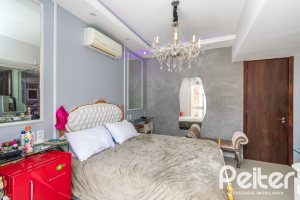 Casa à venda com 405m², 3 dormitórios, 3 suítes, 6 vagas, no bairro Vila Assunção em Porto Alegre