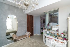 Casa à venda com 405m², 3 dormitórios, 3 suítes, 6 vagas, no bairro Vila Assunção em Porto Alegre