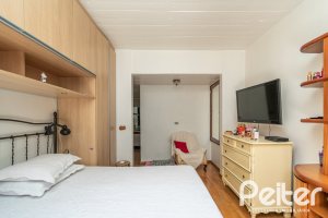 Casa à venda com 405m², 3 dormitórios, 3 suítes, 6 vagas, no bairro Vila Assunção em Porto Alegre