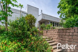 Casa à venda com 405m², 3 dormitórios, 3 suítes, 6 vagas, no bairro Vila Assunção em Porto Alegre