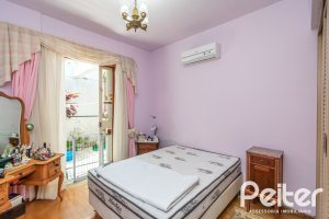 Casa à venda com 405m², 3 dormitórios, 3 suítes, 6 vagas, no bairro Vila Assunção em Porto Alegre