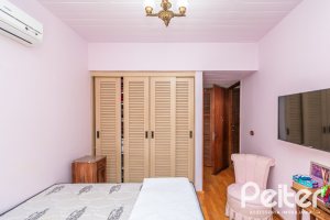 Casa à venda com 405m², 3 dormitórios, 3 suítes, 6 vagas, no bairro Vila Assunção em Porto Alegre